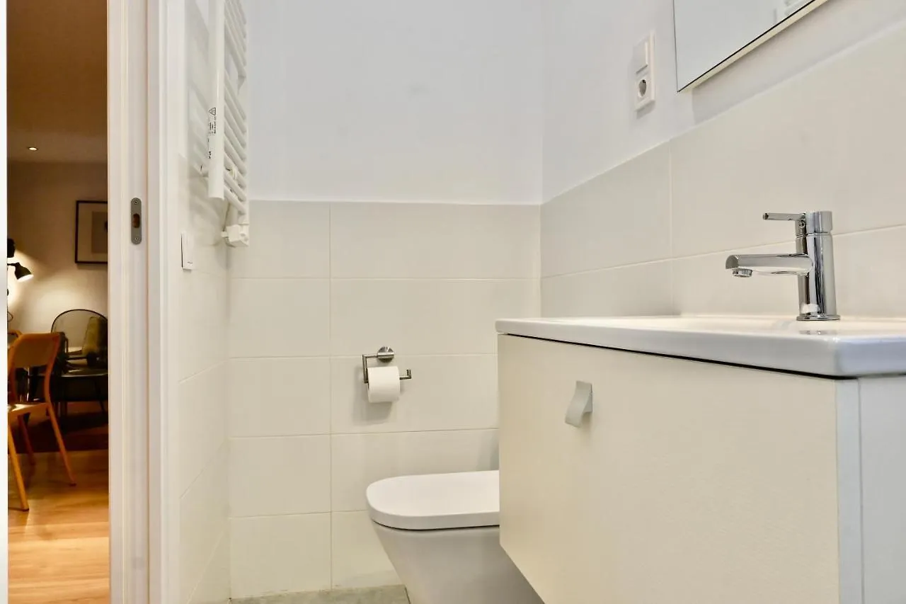 Moderno Apartamento Temporal De Dos Dormitorios En Avenida America Ctg101 Madrid